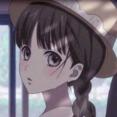 印度男子头插砍刀淡定玩手机